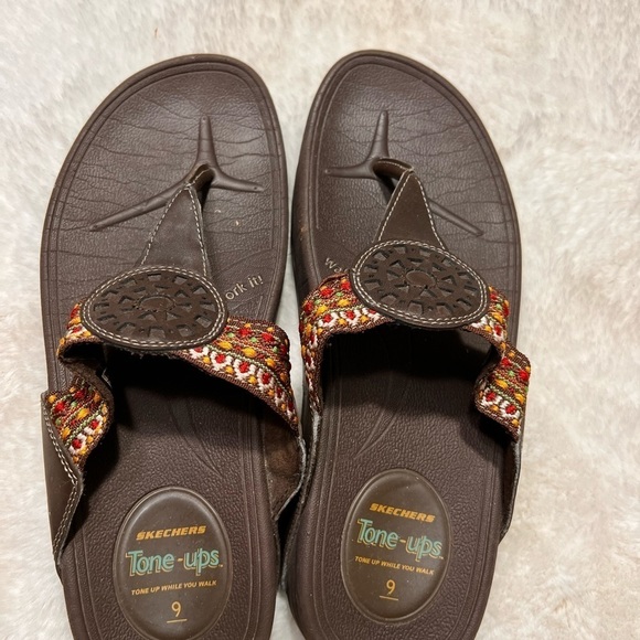 Sketchers tone-up flip flops size 9 - Picture 4 of 7